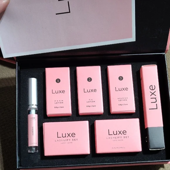 Luxe Lashlift and Tint Set in Soft Pink and Black